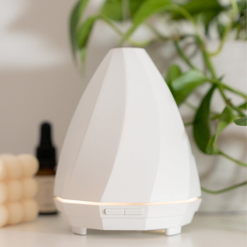 WHITE ESSENTIEL OIL DIFFUSER